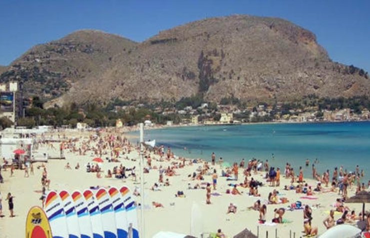 Spiaggia di Mondello - fonte_Ansa - Focusicilia.it