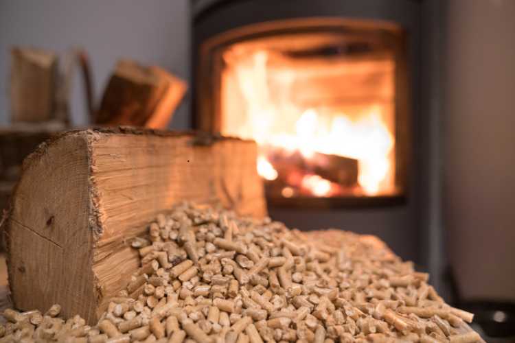 Stufa a pellet - fonte_Canva - focusicilia.it