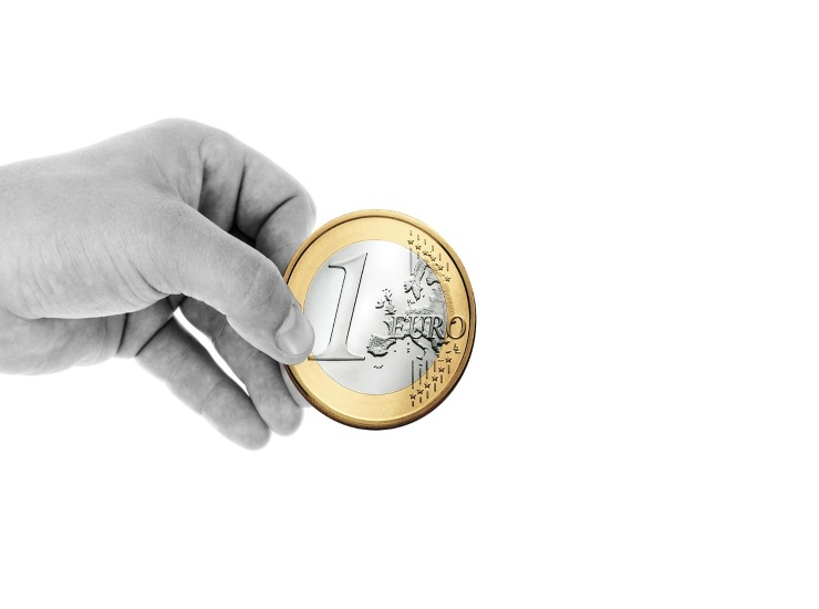 Un euro (Pixabay)-focusicilia.it