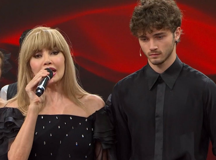 Milly Carlucci con Nikita Perotti, il maestro di ballo di Andrea Delogu - Focusicilia.it