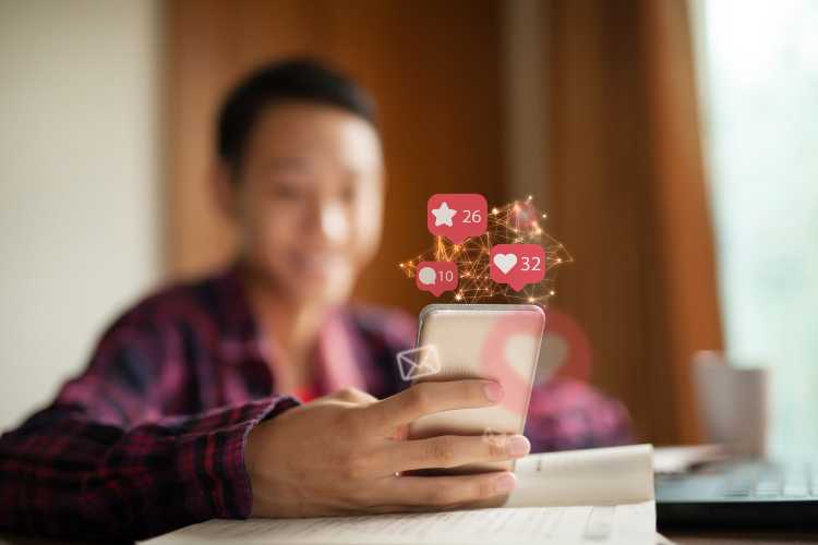 Social e giovani - fonte_Canva - focusicilia.it