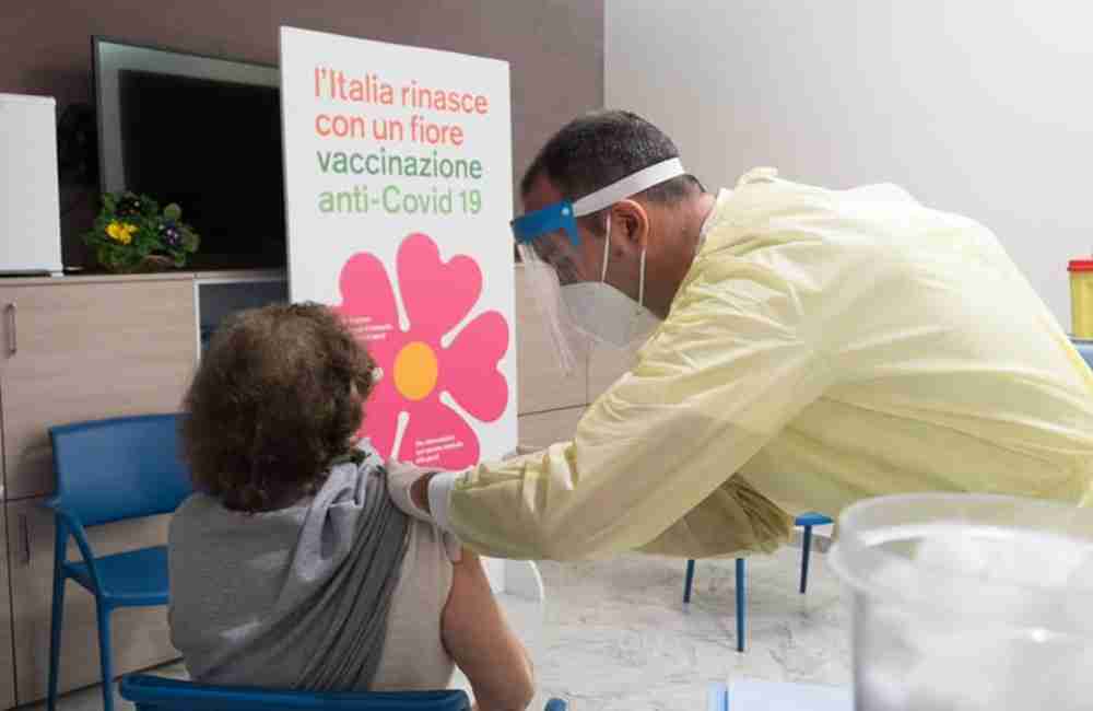 Covid, 90 mila vaccinazioni in Sicilia nel fine settimana. I dati per fasce d’età