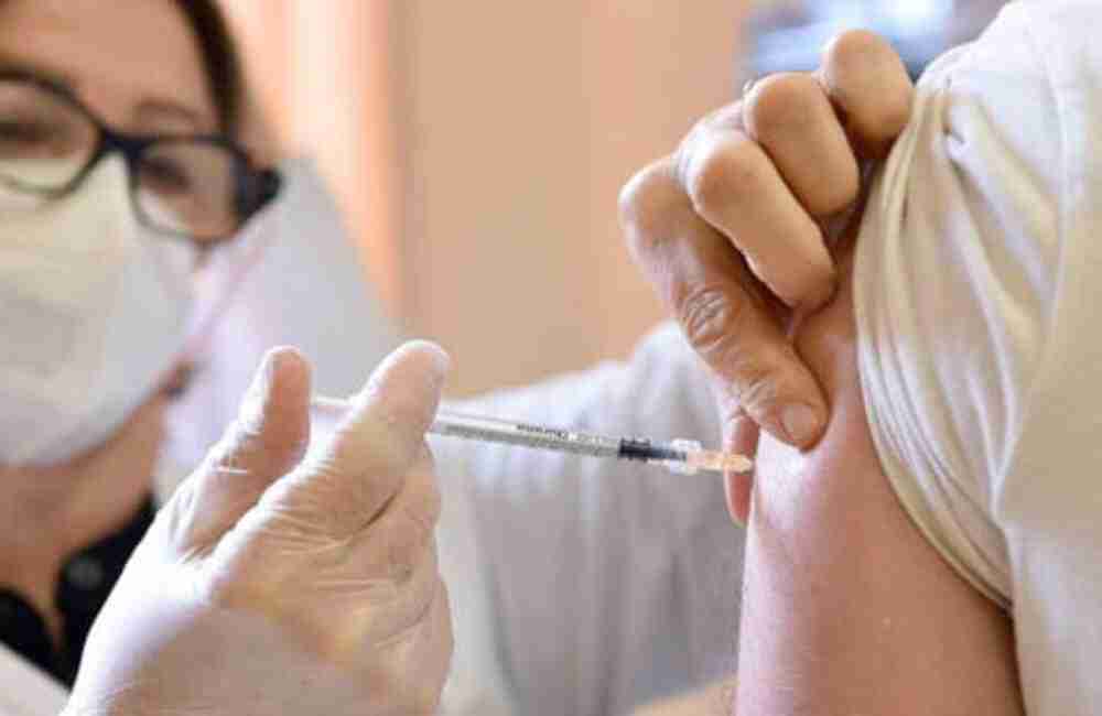 Vaccini, dal 3 giugno prenotazioni per chi ha tra i 16 e i 39 anni