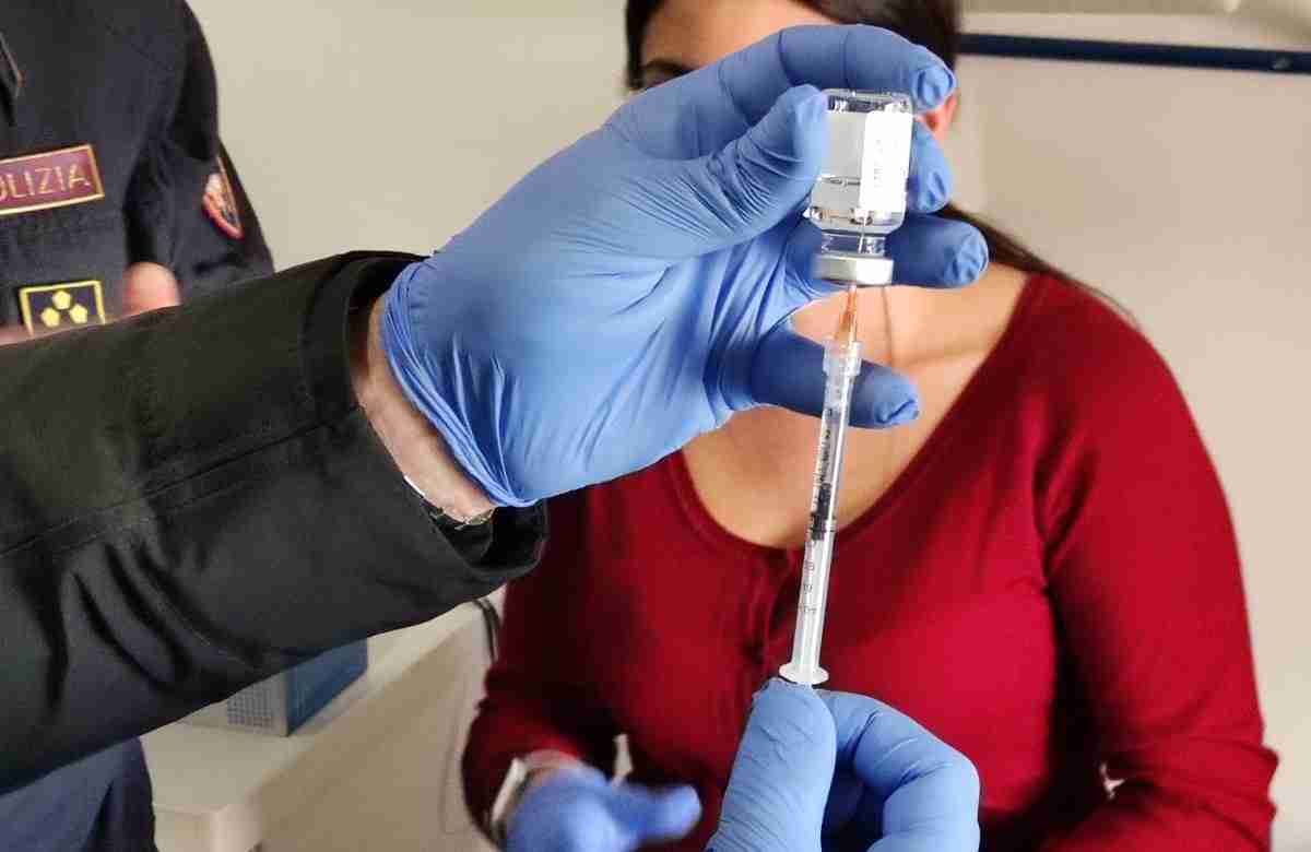 Vaccini in farmacia, dal Governo 200 milioni. A Palermo 10 mila dosi in 2 mesi