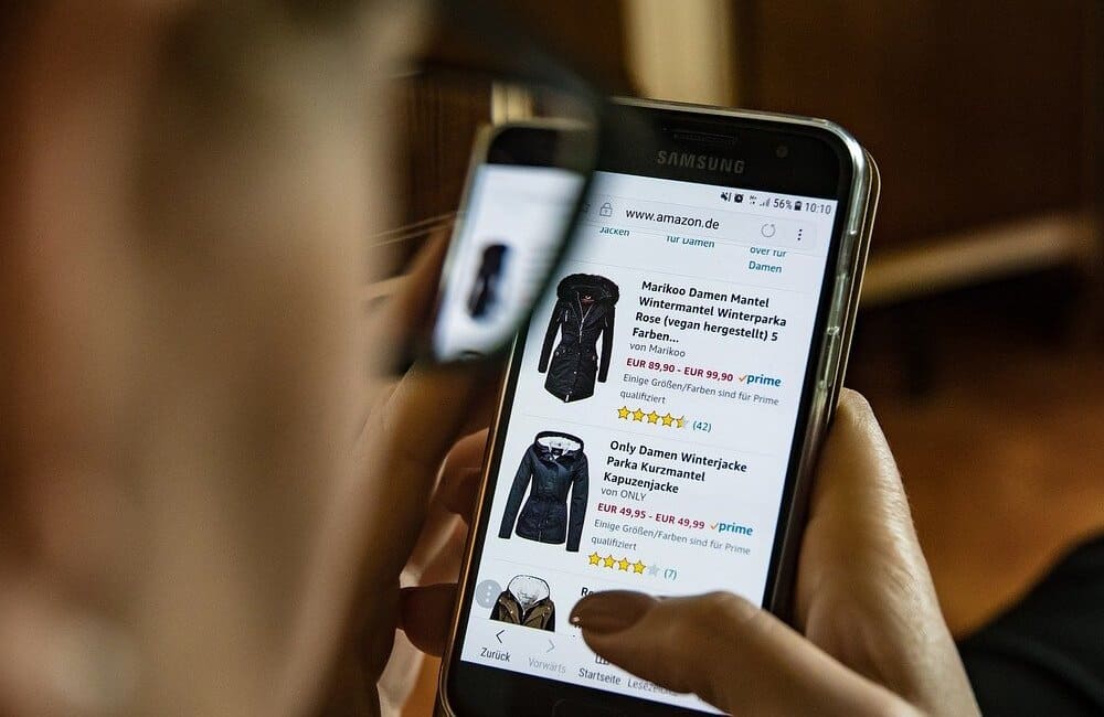 Shopping online, le regole per evitare truffe. Occhio alle carte