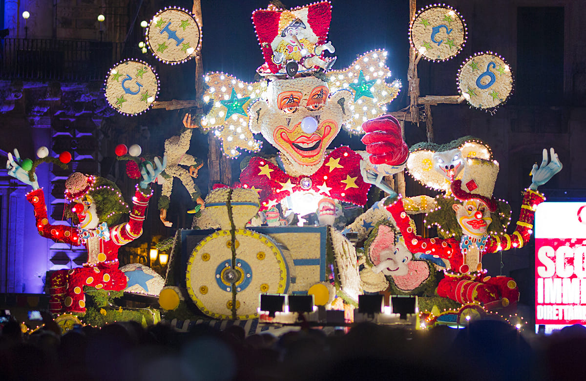 Sicilia, il Carnevale prova a ripartire. Eventi posticipati e con budget ridotto