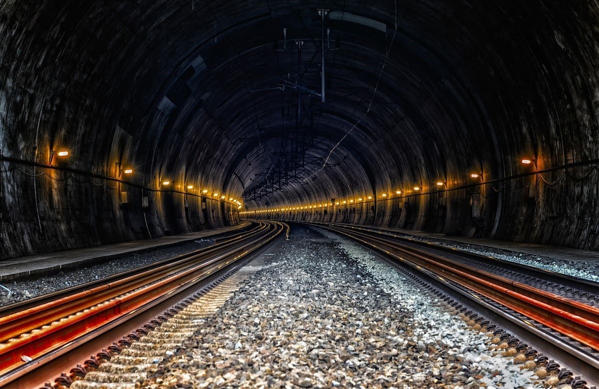 Ferrovie, la Regione ferma l’aumento del 10% dei biglietti. “Ora le tratte sociali”