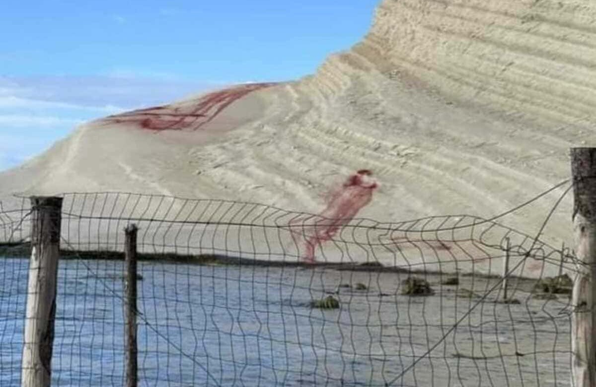Agrigento, deturpata la Scala dei Turchi. Musumeci: “Oltraggio alla nostra Isola”