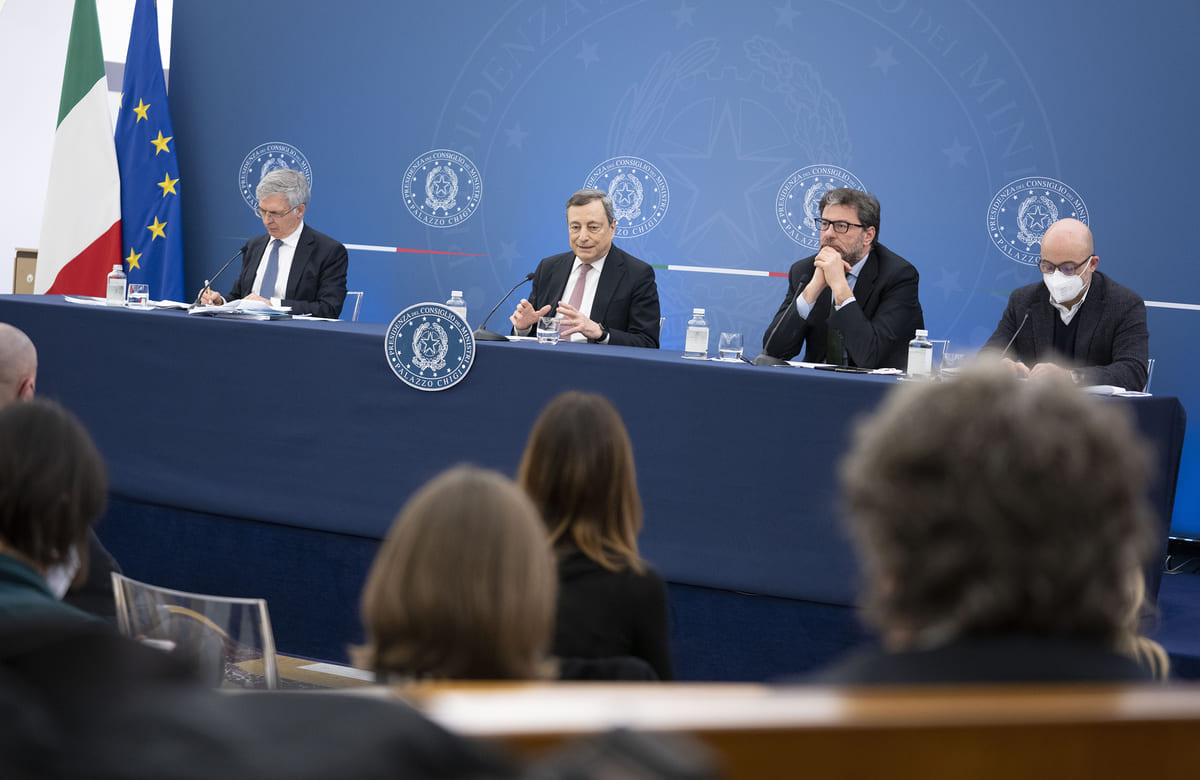 Caro energia, governo stanzia 6 miliardi. Draghi: aumentare la produzione di gas