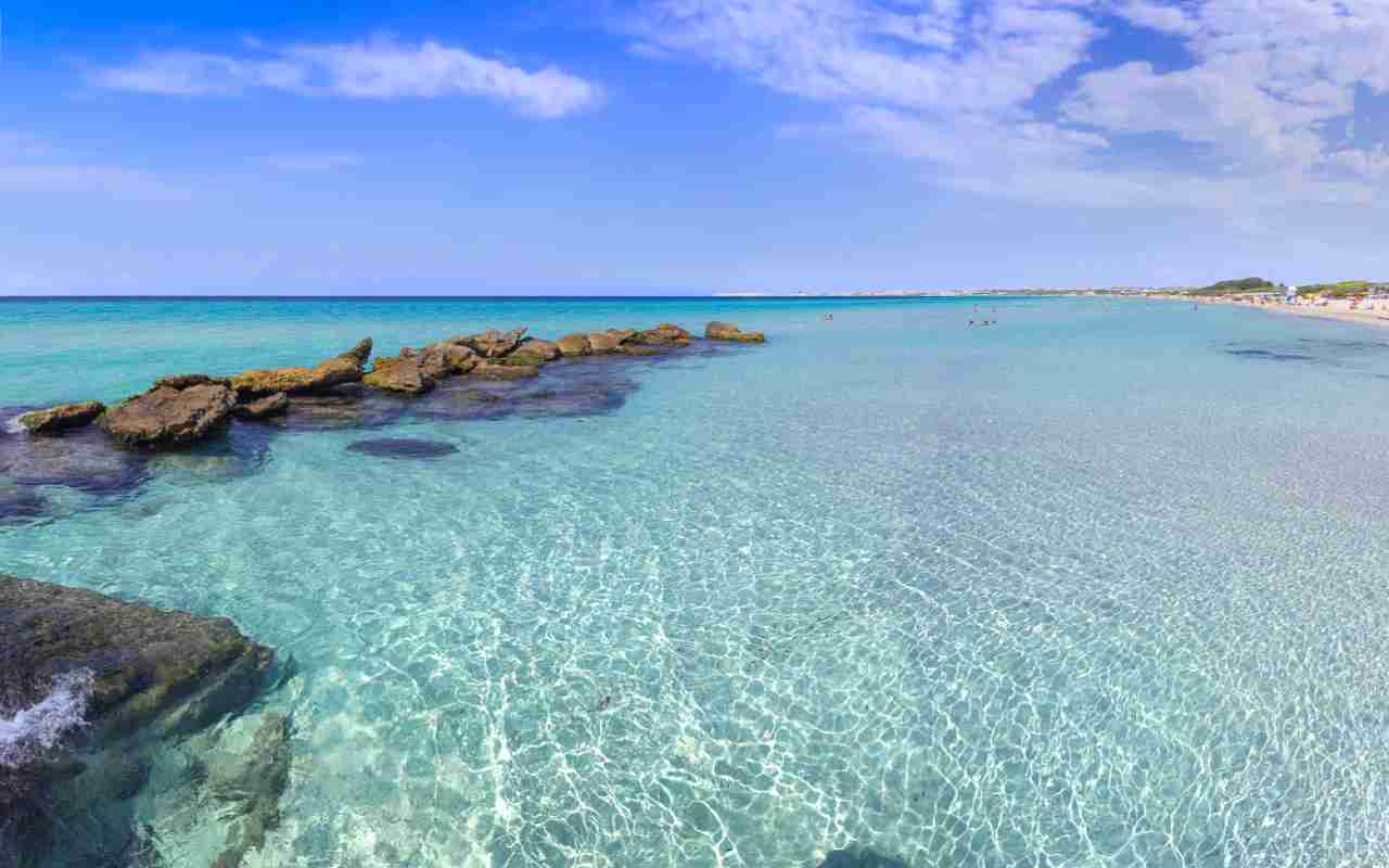 Non ci crederai: esiste una spiaggia in Sicilia con mare da sogno e nessuno intorno | Roba che manco a Dubai