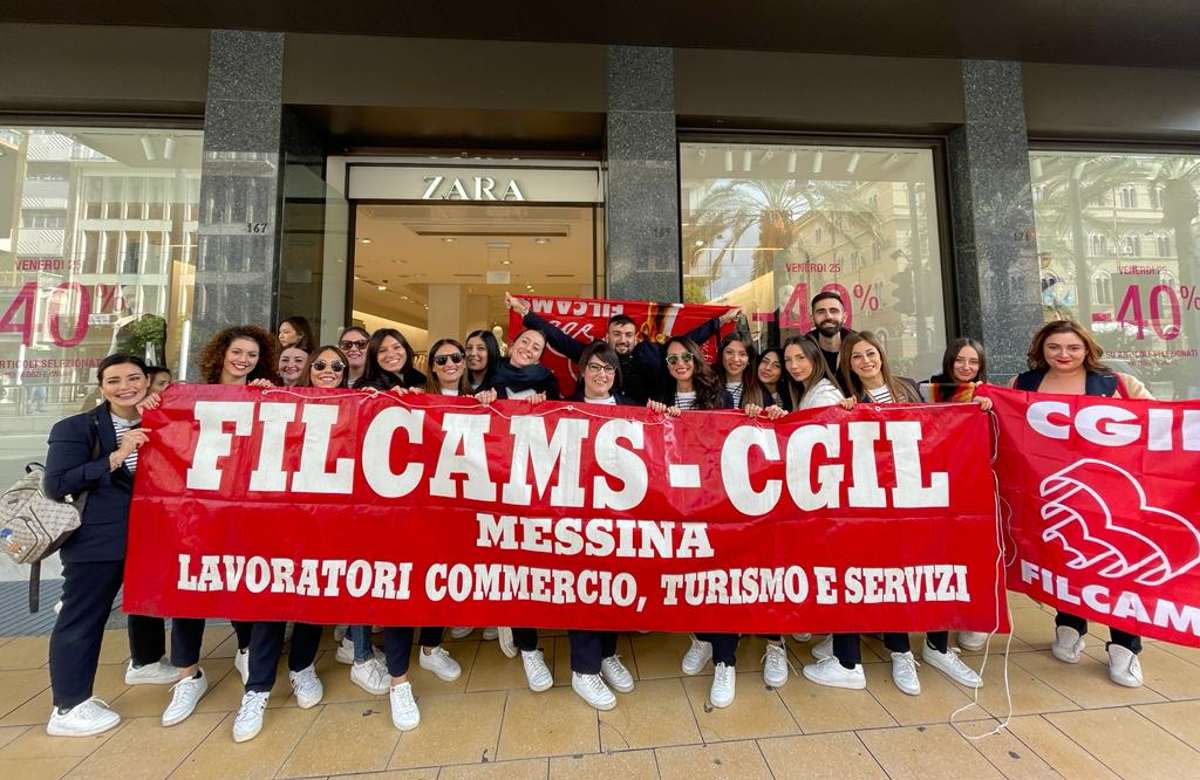 Messina, sit in di protesta dei lavoratori Zara, Stradivarius e Bershka