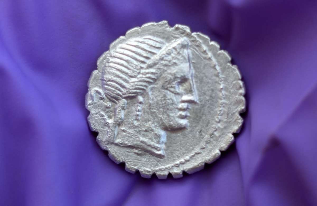 Pantelleria, dopo le “teste imperiali” trovate 27 monete romane d’argento