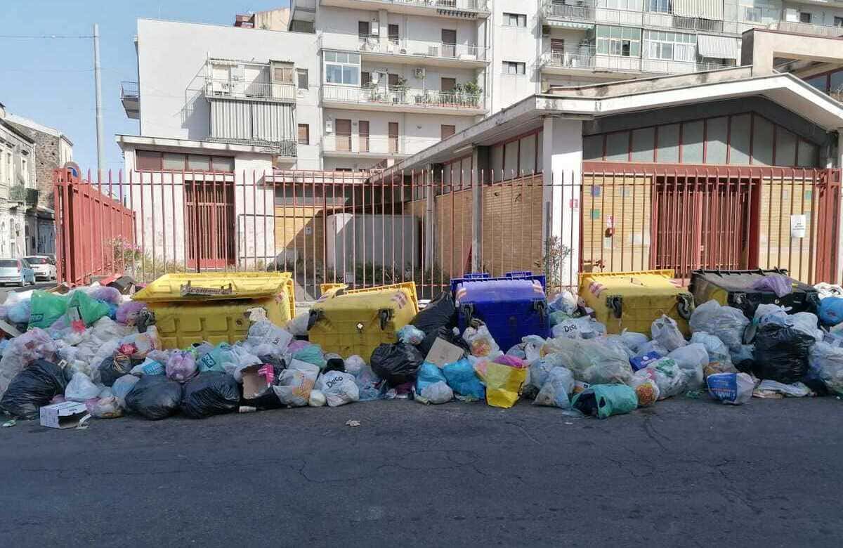 Rifiuti a Catania, Ugl: scaricabarile tra enti, serve un commissario esterno