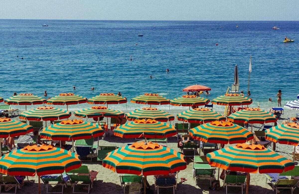 Sdraio, lettini, ombrelli: rincari in Sicilia. Ma le spiagge costano meno che in Italia