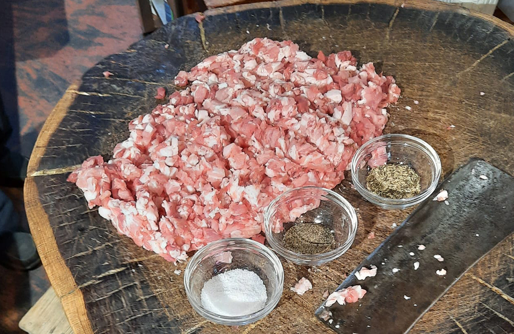 Etna, la salsiccia al ceppo di Linguaglossa eccellenza Slow Food