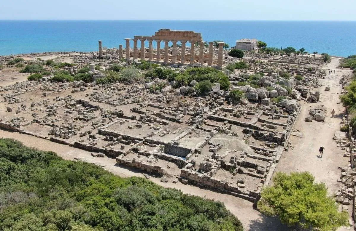 Selinunte, dagli scavi emerge un nuovo tempio. “Rinvenimenti di grande valore”