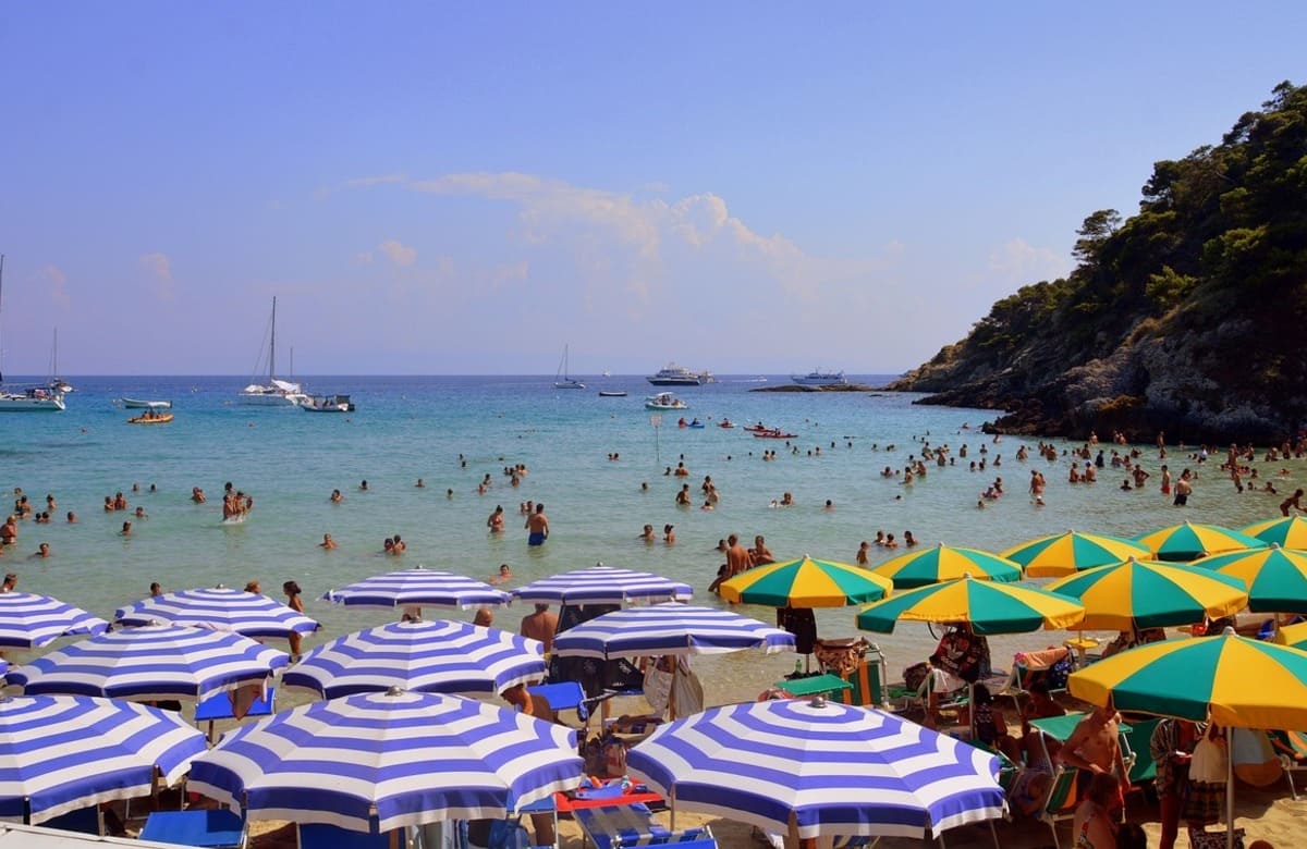 Spiagge, una giornata al mare in Sicilia costa un terzo rispetto al resto d’Italia