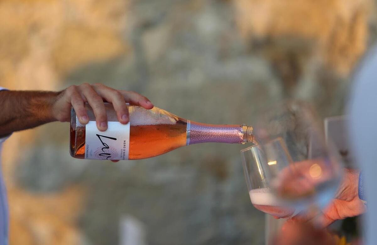 Calici di stelle, tutto esaurito a Salemi. L’idea: classificare i vini “alla francese”