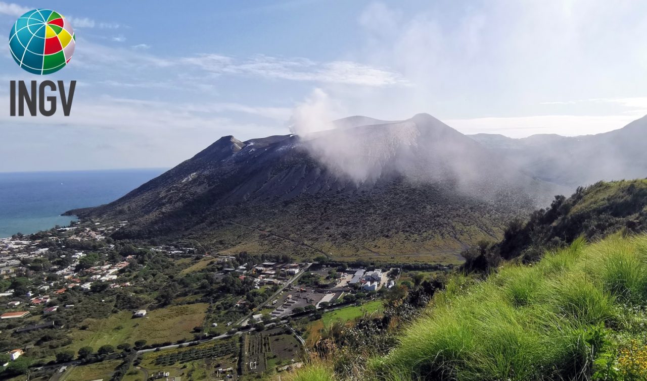 Eolie, il risveglio di Vulcano allarma gli scienziati. “Eruzione possibile”