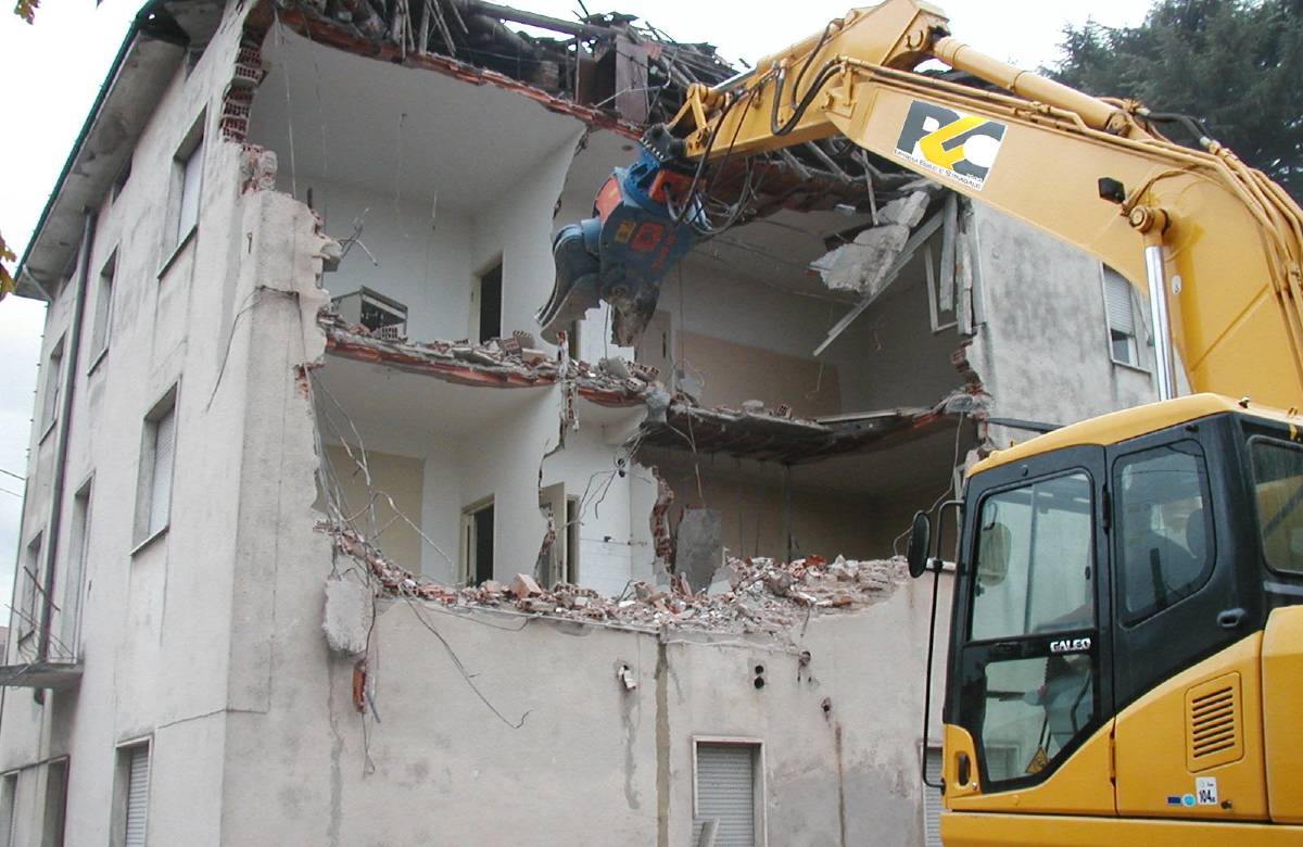Sanatoria edilizia: servono 190 anni per esitare tutte le domande