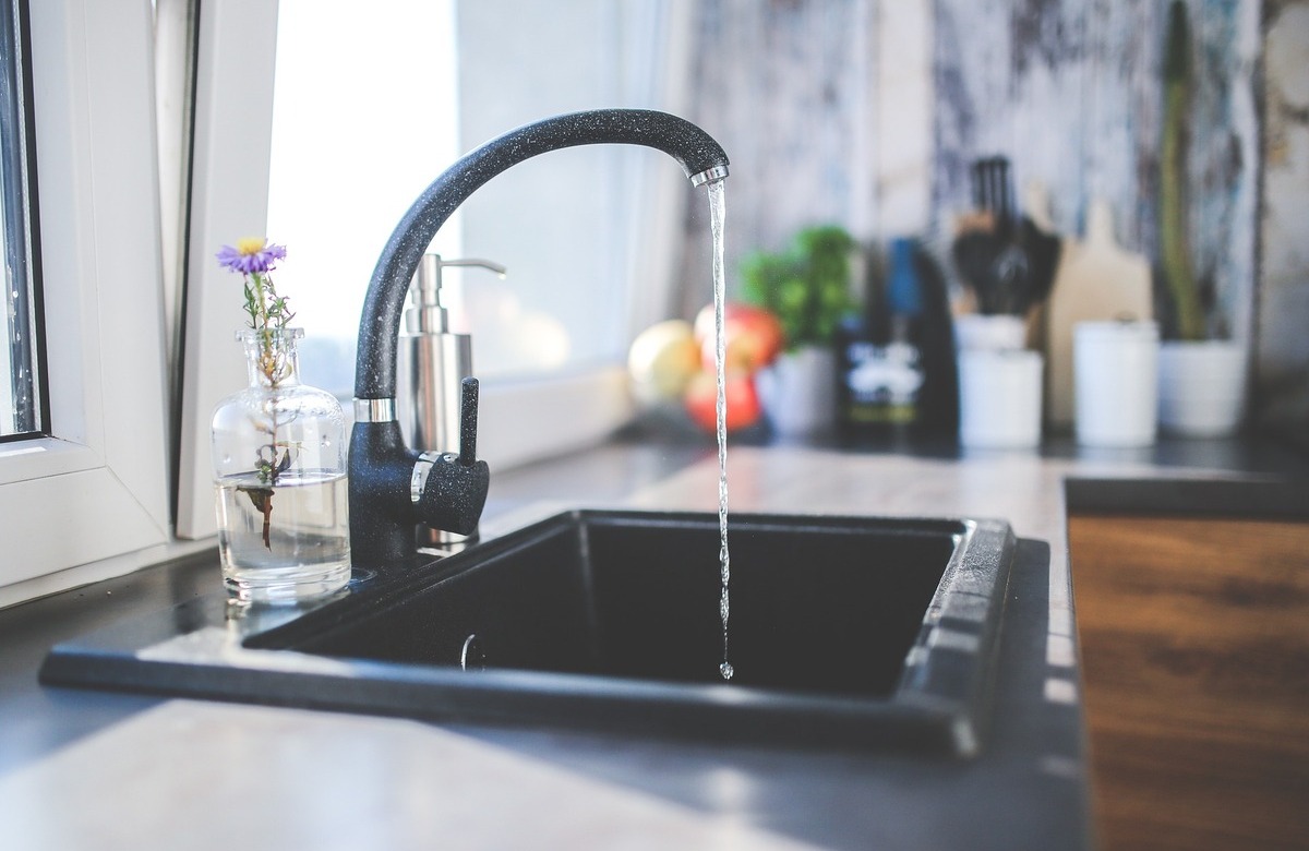 Acqua, prezzi esorbitanti e illegittimi. Cisl: “gestione pubblica subito”
