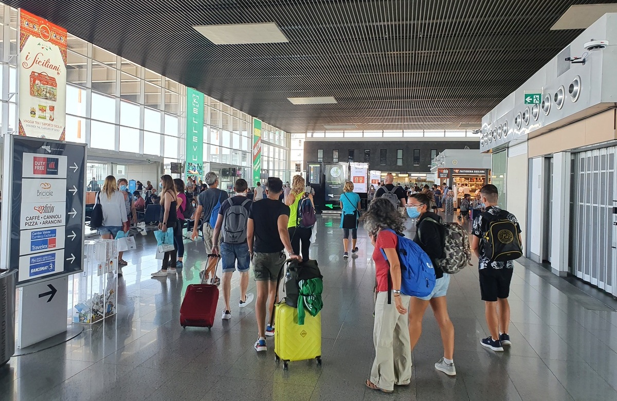 Turismo aereo, il peso dell’addizionale comunale. “Senza 2 milioni di Pil in più”