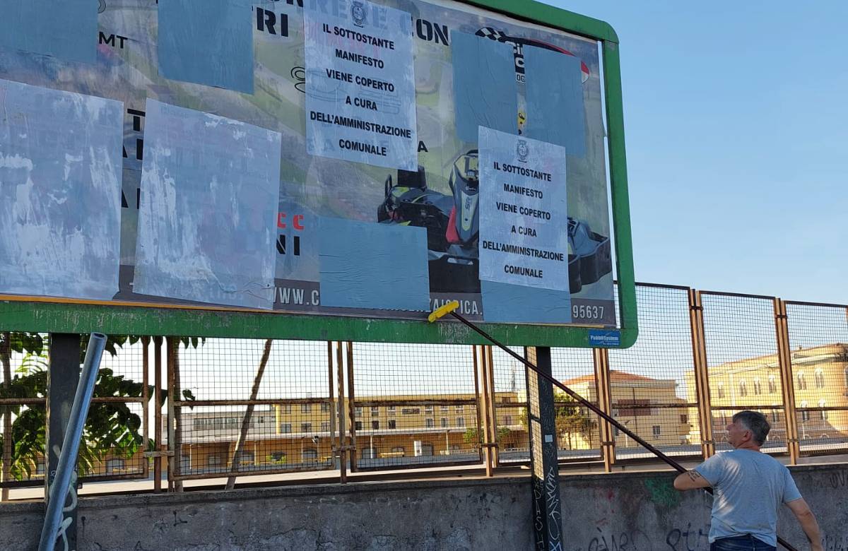 Affissioni a Catania, un piano per eliminare gli impianti abusivi