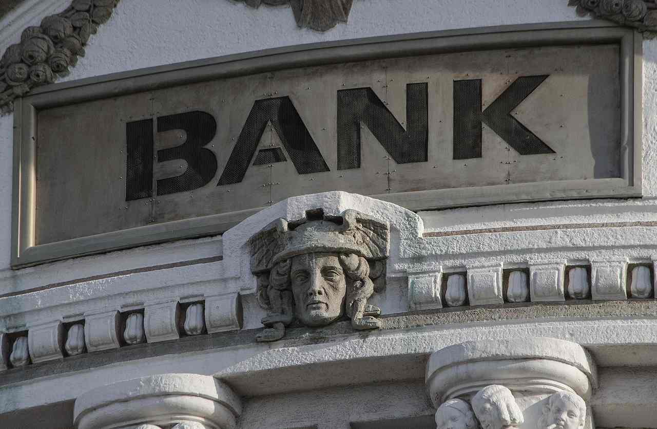 È la banca più amata dagli italiani, ma ora le filiali sono in chiusura | Iniziata la corsa al ritiro dei propri soldi
