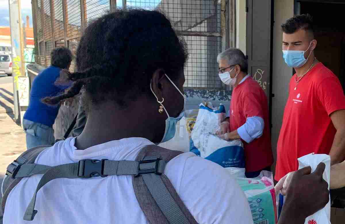Caritas, a Catania più richieste di aiuto. L’impatto della crisi Covid sui migranti