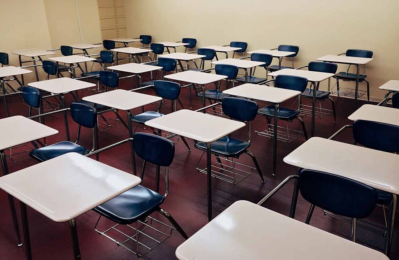“Gli italiani sono degli incapaci” e il Ministero assume solo stranieri | Il concorso che manda su tutte le furie tutti