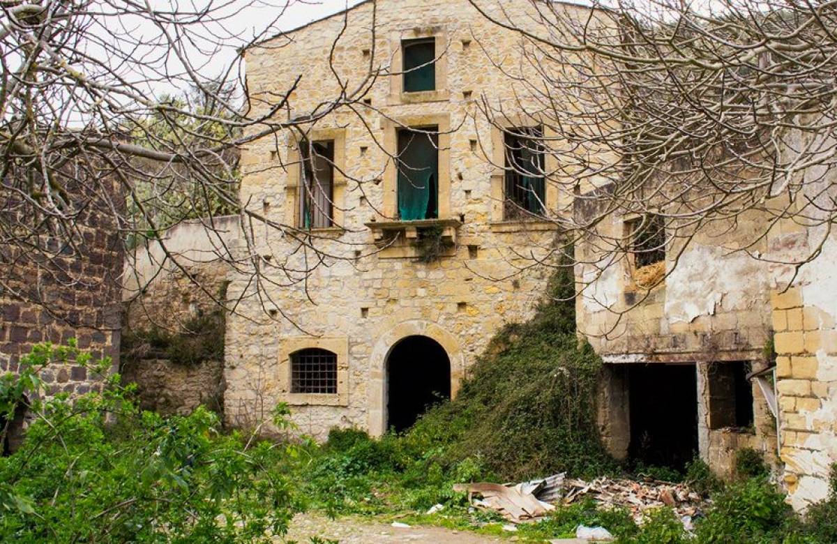 Risuona l’eco di antichi duelli nel borgo abbandonato della Cunziria