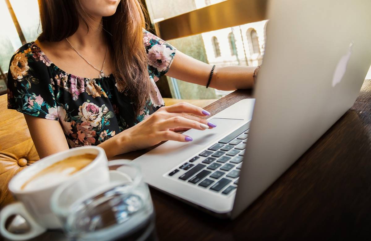 Lavoro: il Covid passa, il gender gap no. Per le donne 8.000 euro in meno l’anno