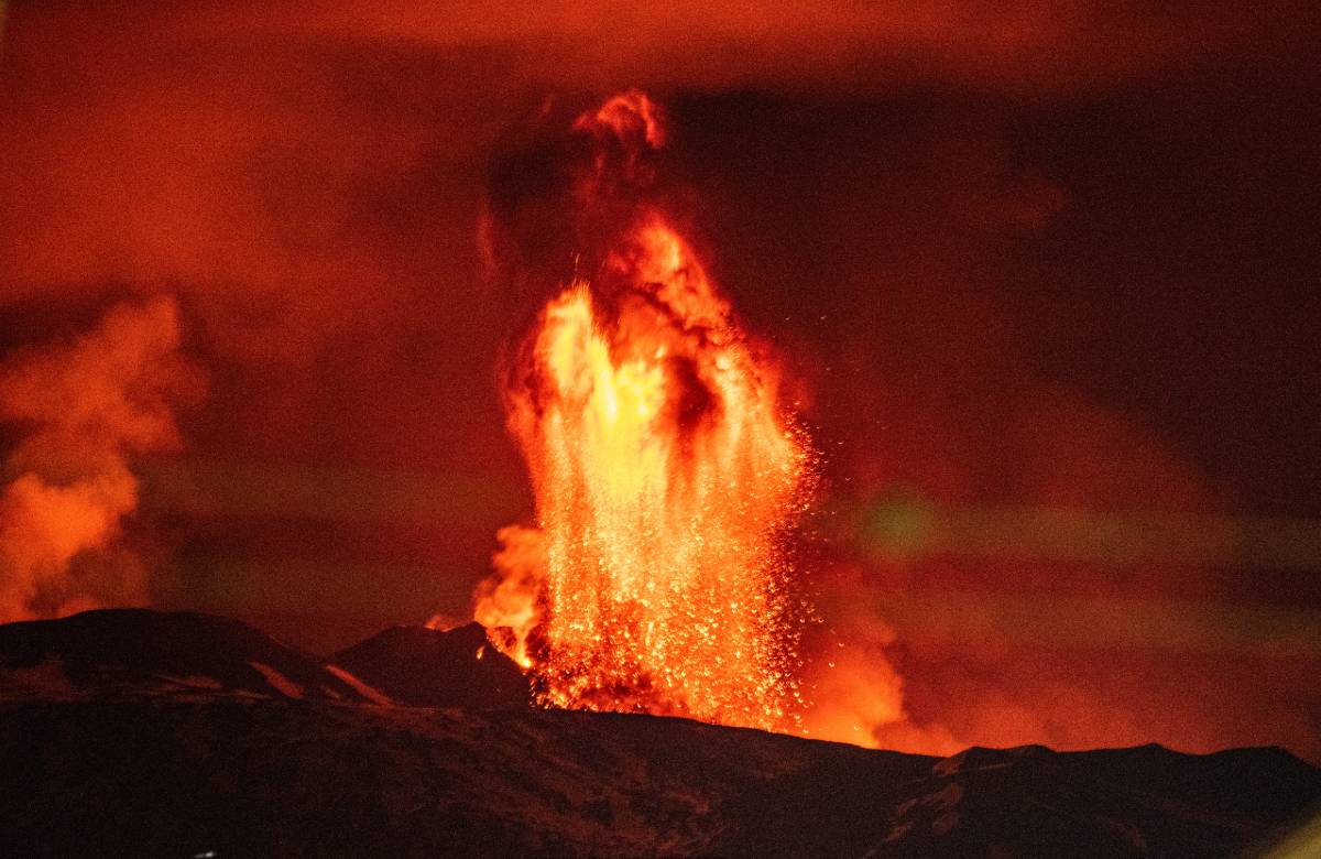 L’Etna “suona come una moka” 24 ore prima di esplodere con fontane di lava