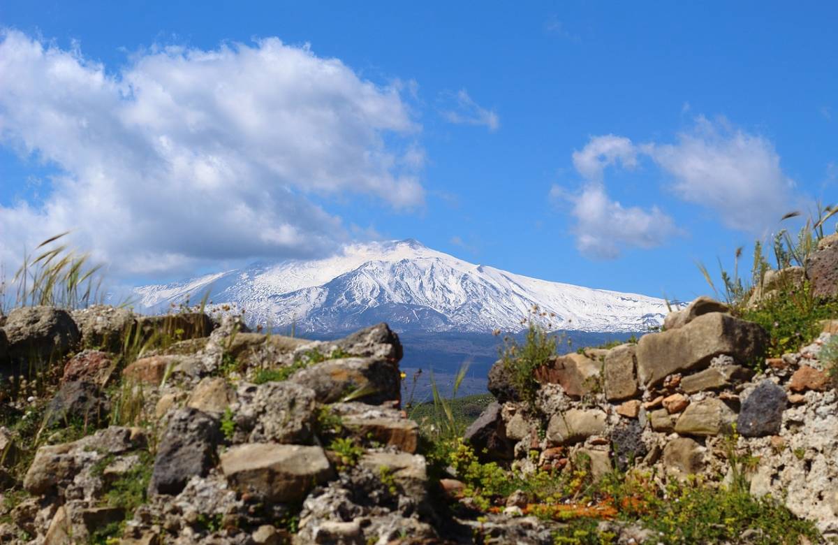 L’Etna chiama il Vesuvio: pacchetto turistico tra “vulcani verdi”