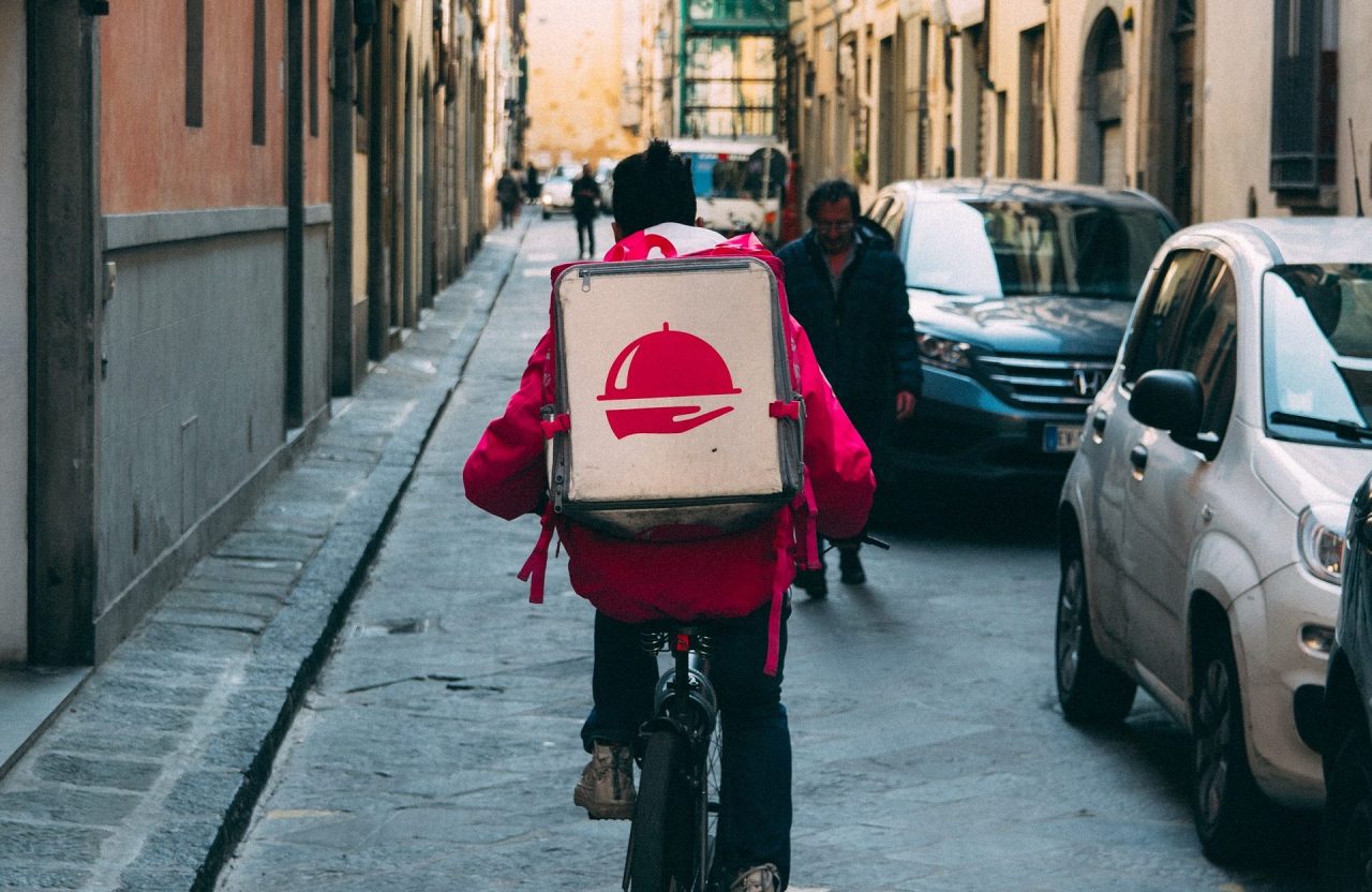 Confcommercio alla Regione: “Autorizzate il delivery nei festivi”