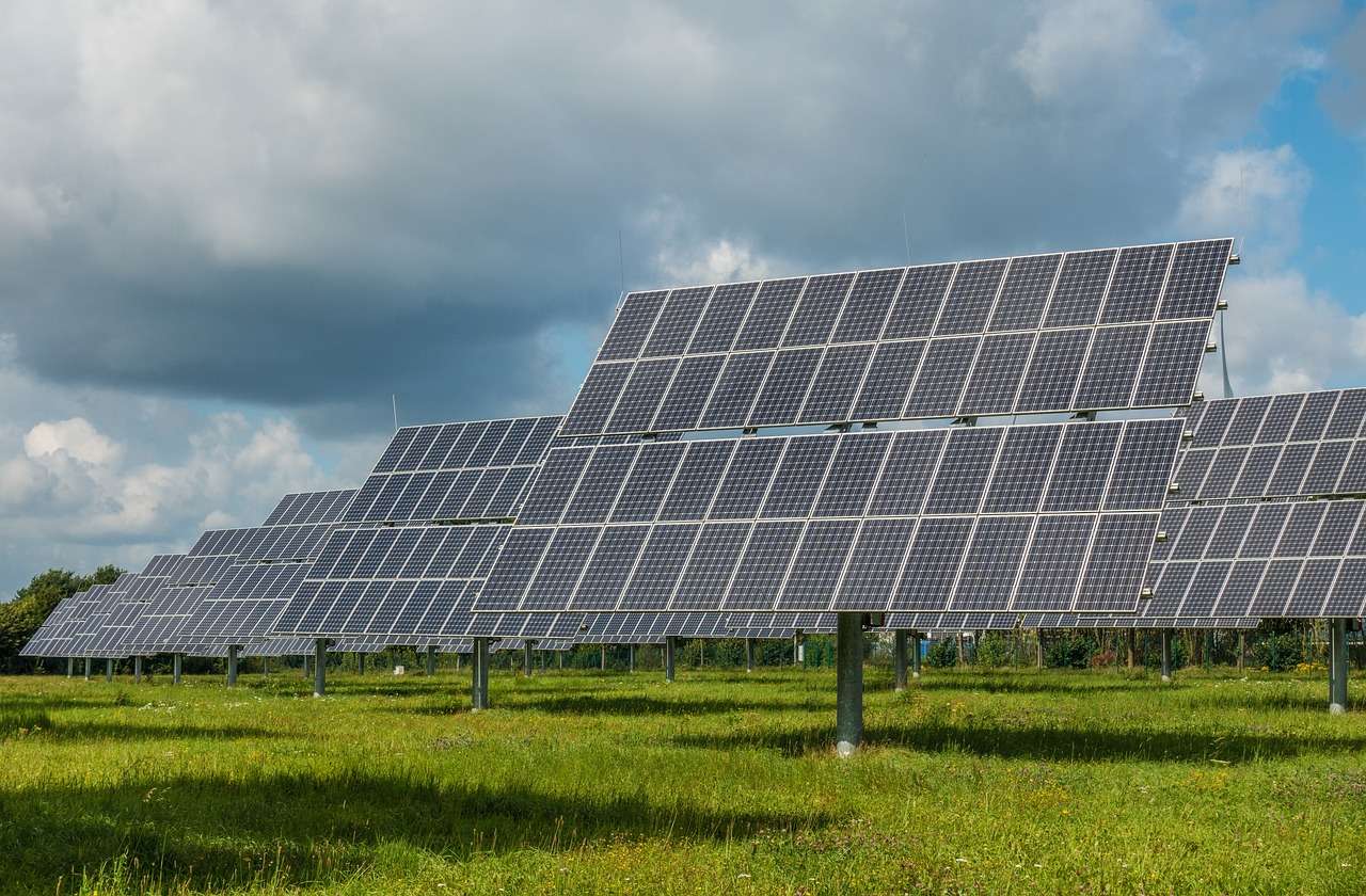 Stop fotovoltaico nei terreni produttivi. “Toglie un’entrata all’agricoltura”