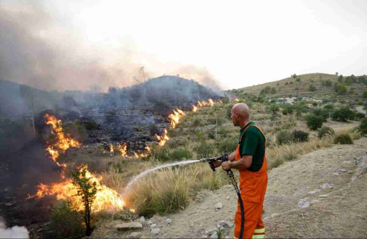 Incendio: “l’esercito” dei forestali: pochi, anziani e con mezzi obsoleti