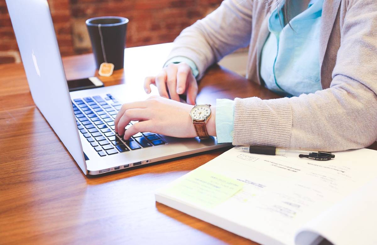 Lavoro agile: le indicazioni per il 2023 e le categorie con priorità