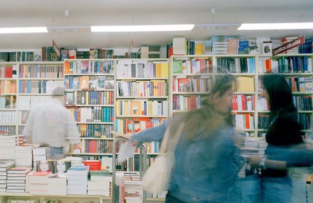Lettori e concorrenza sleale: come sopravvivono i librai