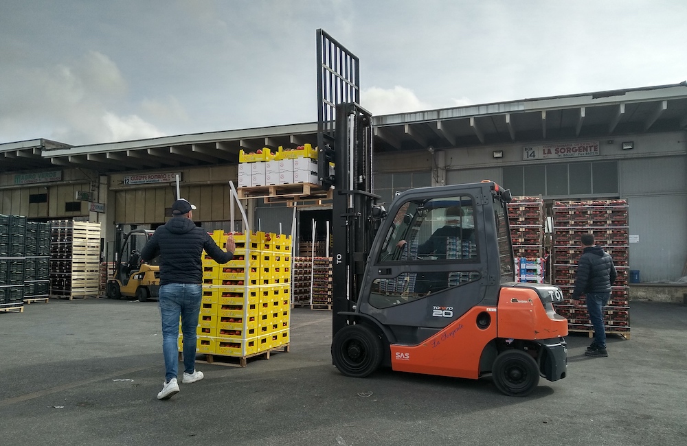 Mezzogiorno di fuoco: battaglia sugli orari al mercato di Vittoria