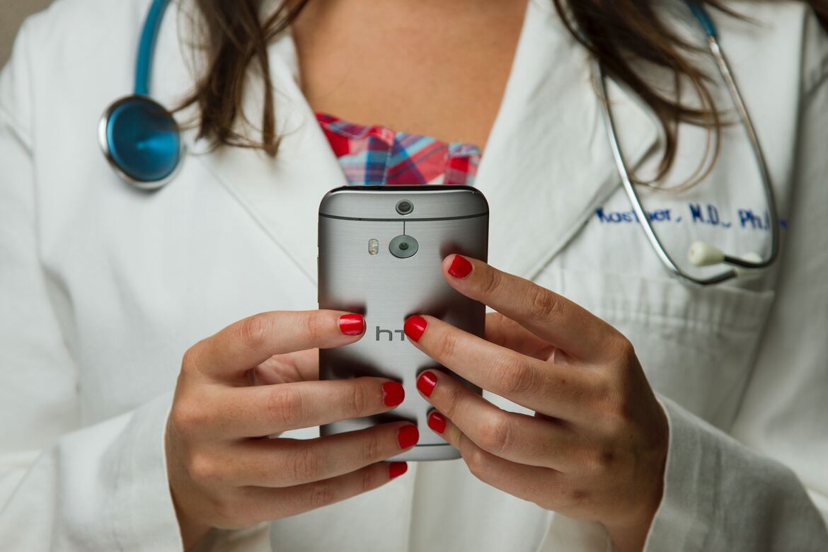 La sanità digitale frenata da personale vecchio e “paura della firma”