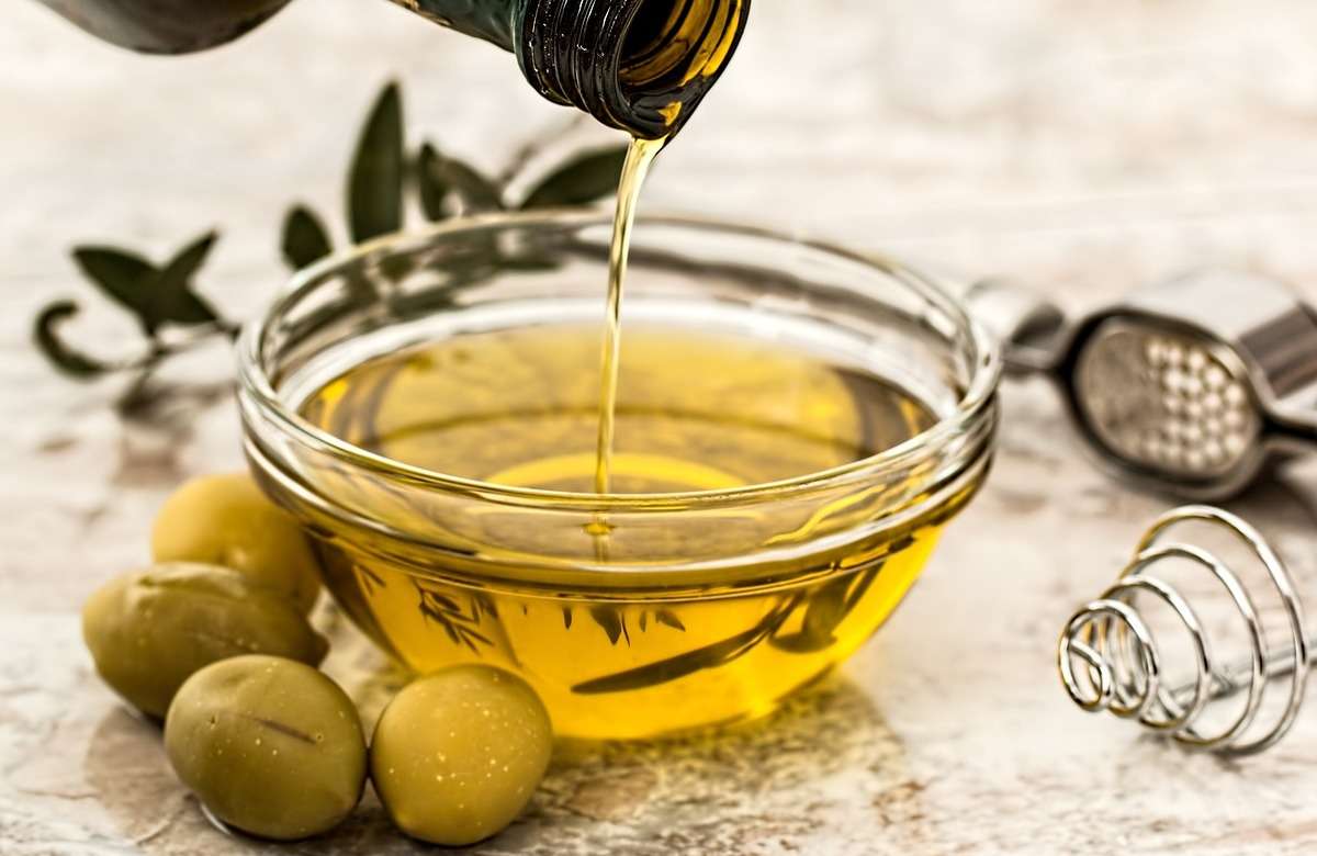 Manca l’olio in Sicilia. Anche gli ulivi soffrono la siccità. Catania perde l’80%