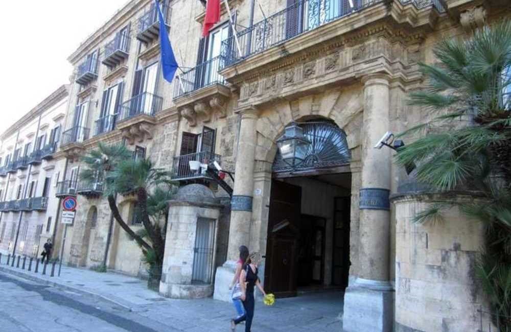Covid-19, la Regione stanzia 100 milioni per la spesa delle famiglie