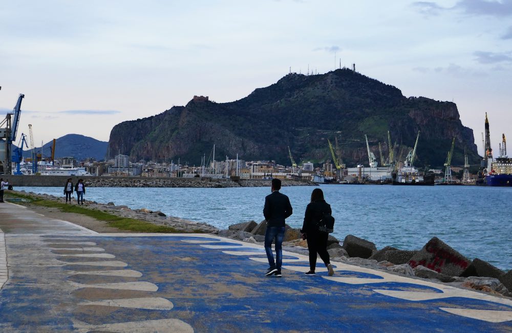 Politiche giovanili in Sicilia, Cgil e Uil: interventi flop, 50 mila partenze l’anno