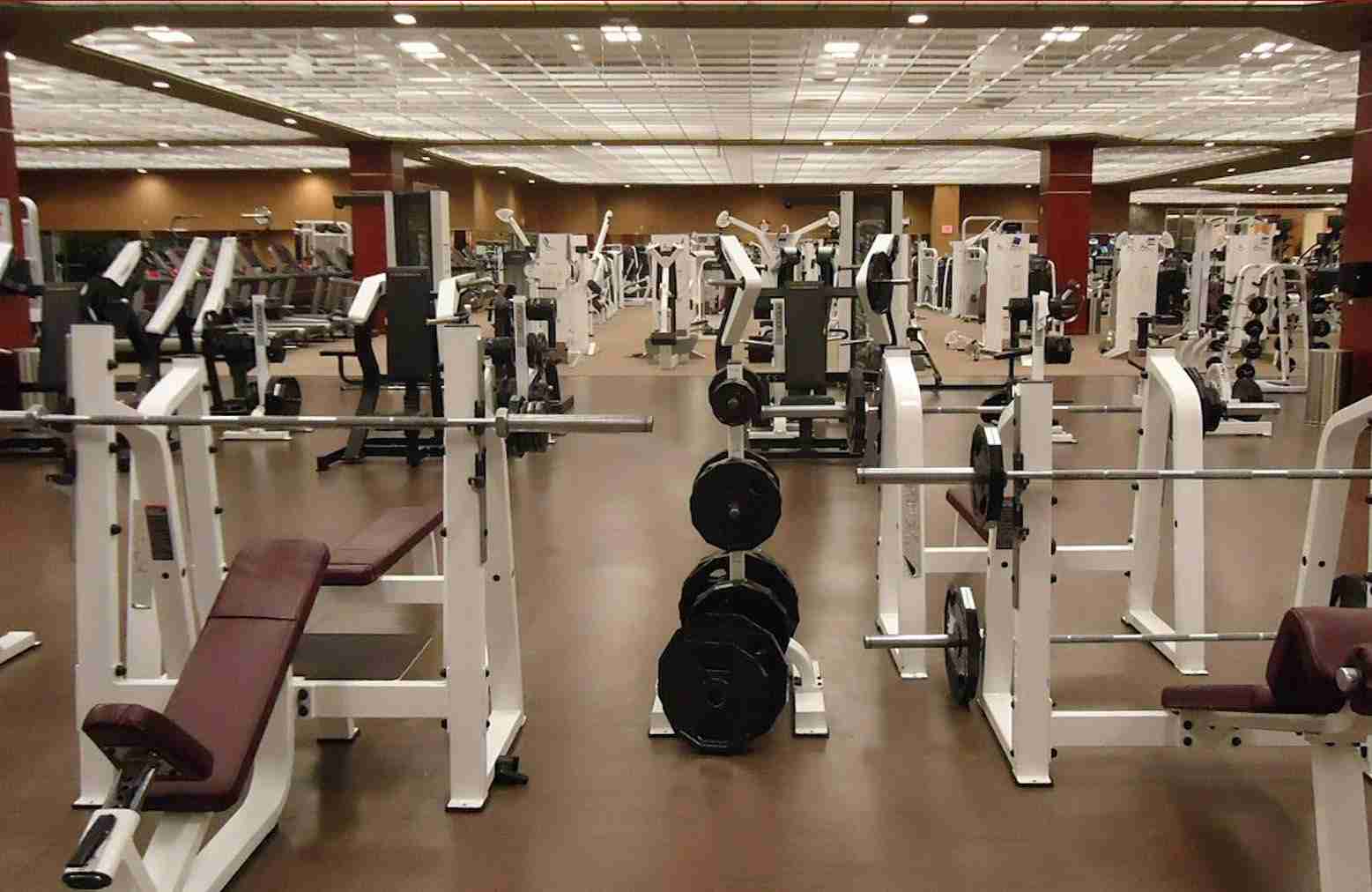 Covid, coprifuoco abolito a giugno. Novità su palestre e centri commerciali