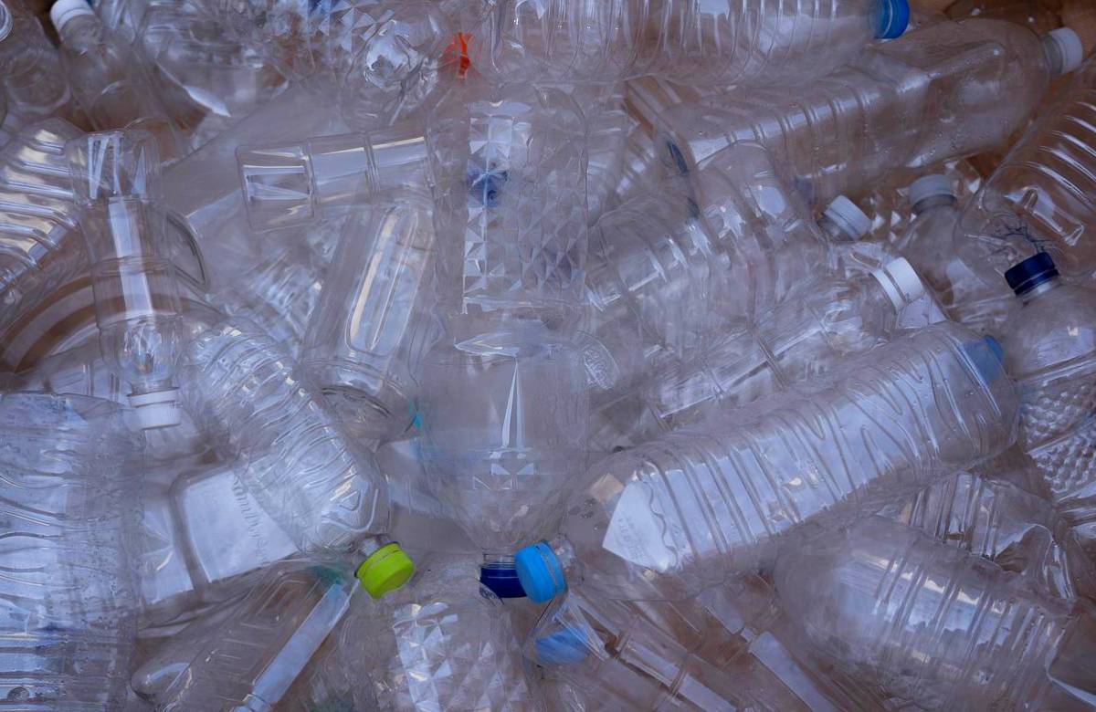 Siracusa, animatori in spiaggia per far riciclare le bottiglie in Pet