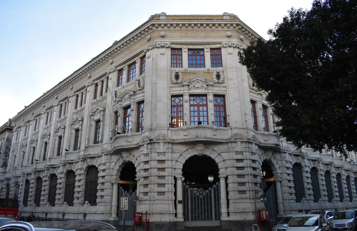 Posta centrale di Catania: oltre al caldo, in ufficio anche le pulci