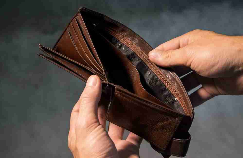 Gli italiani sono più poveri: crescono le spese, calano i consumi. I dati Istat
