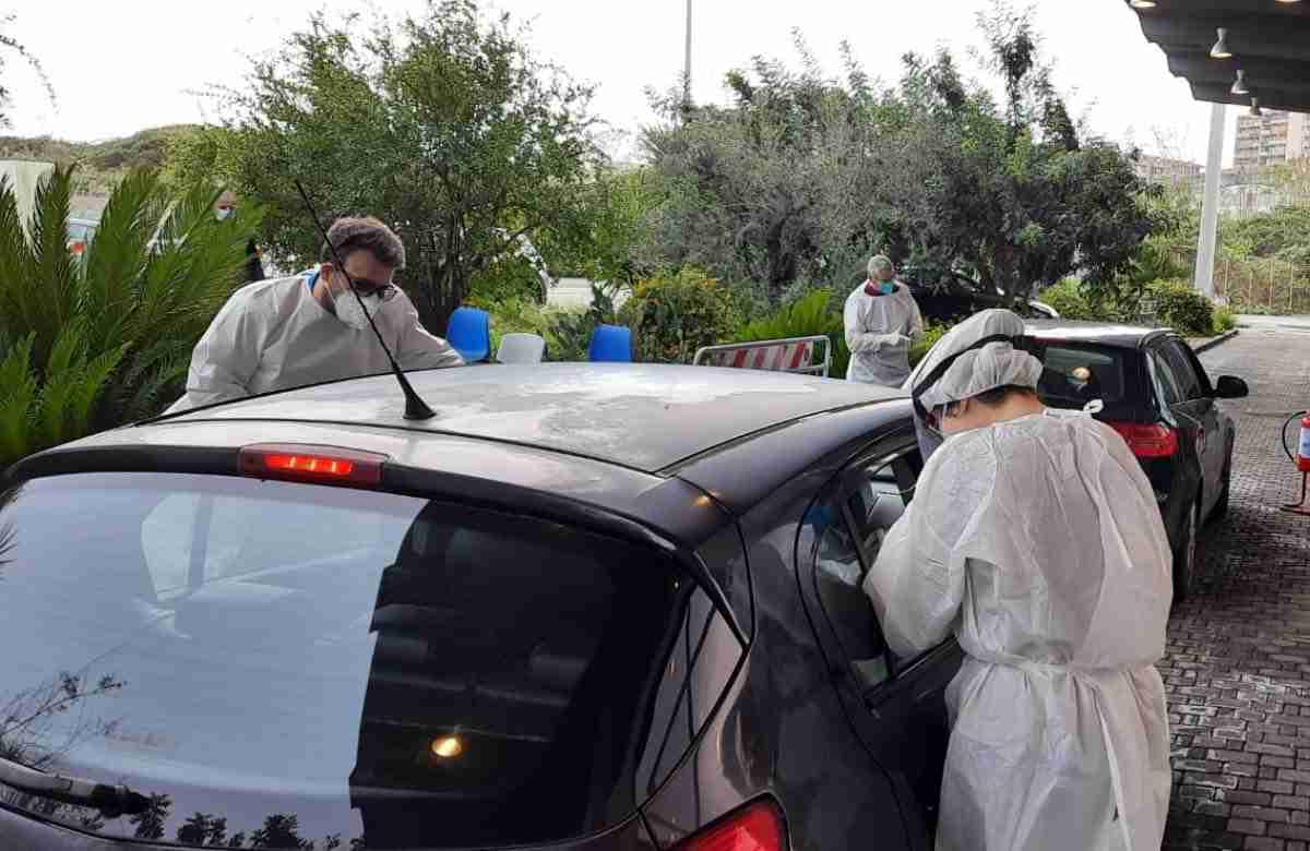 Tamponi drive in, a Catania registrazione online per ridurre l’attesa