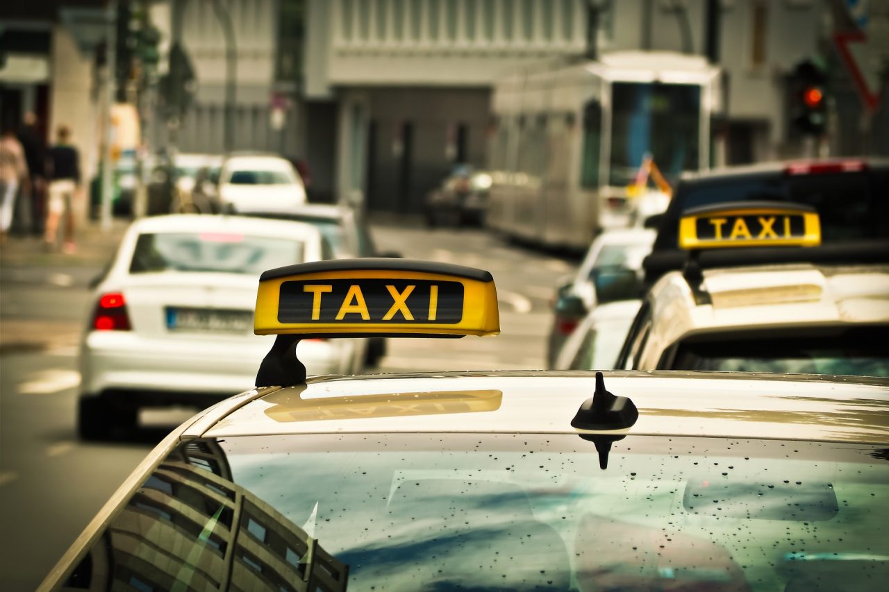Regione, quattro milioni di contributi a fondo perduto per oltre 700 taxi e Ncc